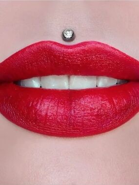 Redrum Lip Ammnunition Jeffree Star Bold Scarlet Red Lipstick